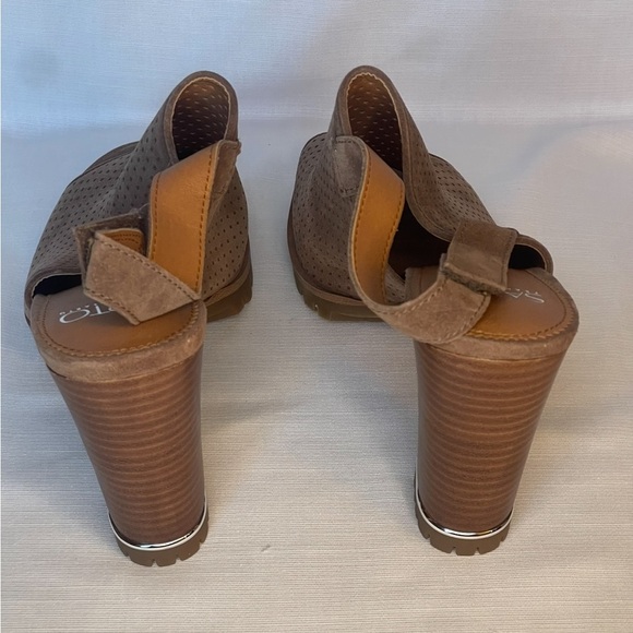 Franco Sarto Analise Brown Suede Heeled Sandal Size 8 Medium - Picture 5 of 6